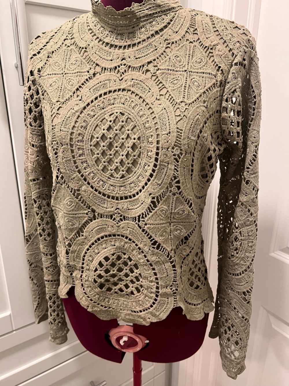 ULTRA PINK Boho Flare Sleeved Crochet Long-Sleeve Mock Neck Top Olive Green M